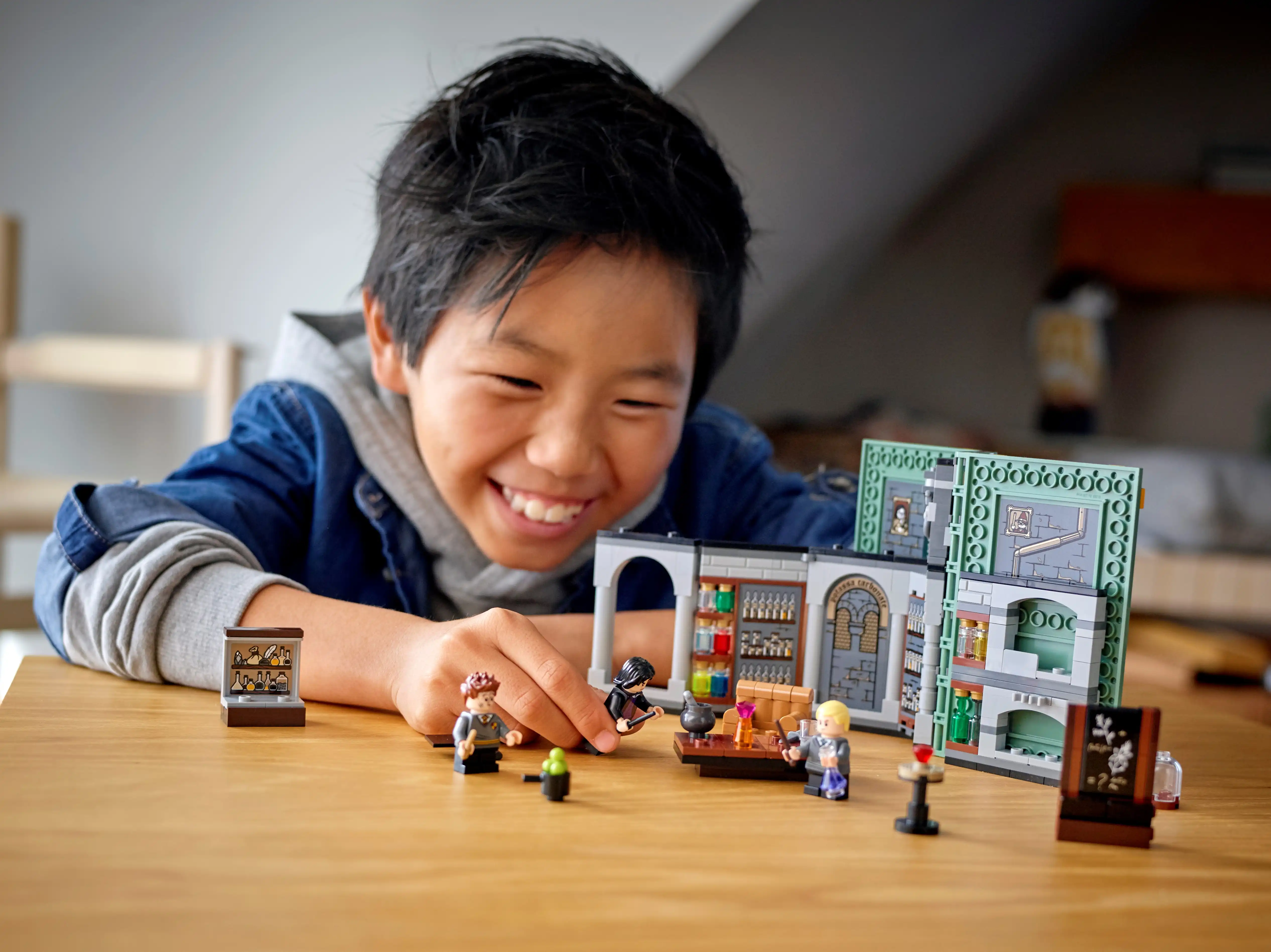 Zdjecie zestawu LEGO 76383 Harry Potter Chwile z Hogwartu™: zajęcia z eliksirów 3