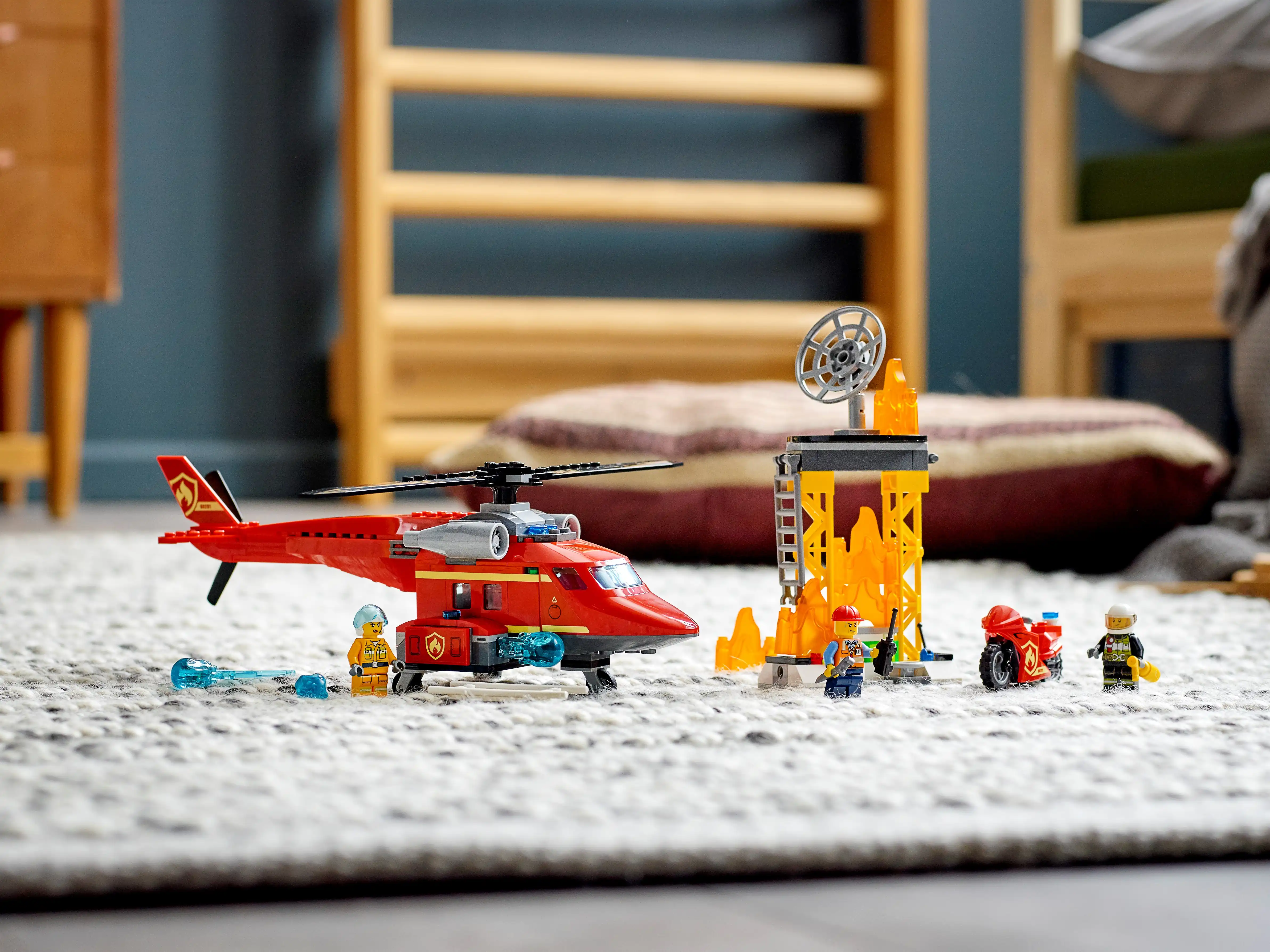 Zdjecie zestawu LEGO 60281 City Strażacki helikopter ratunkowy 3