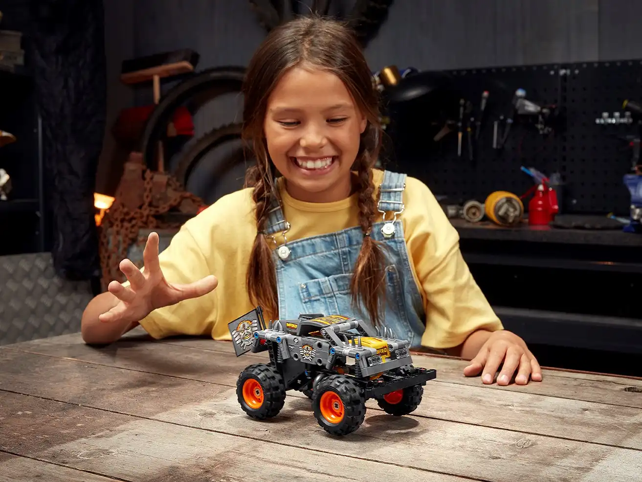 Zdjecie zestawu LEGO 42119 Technic Monster Jam® Max-D® 3
