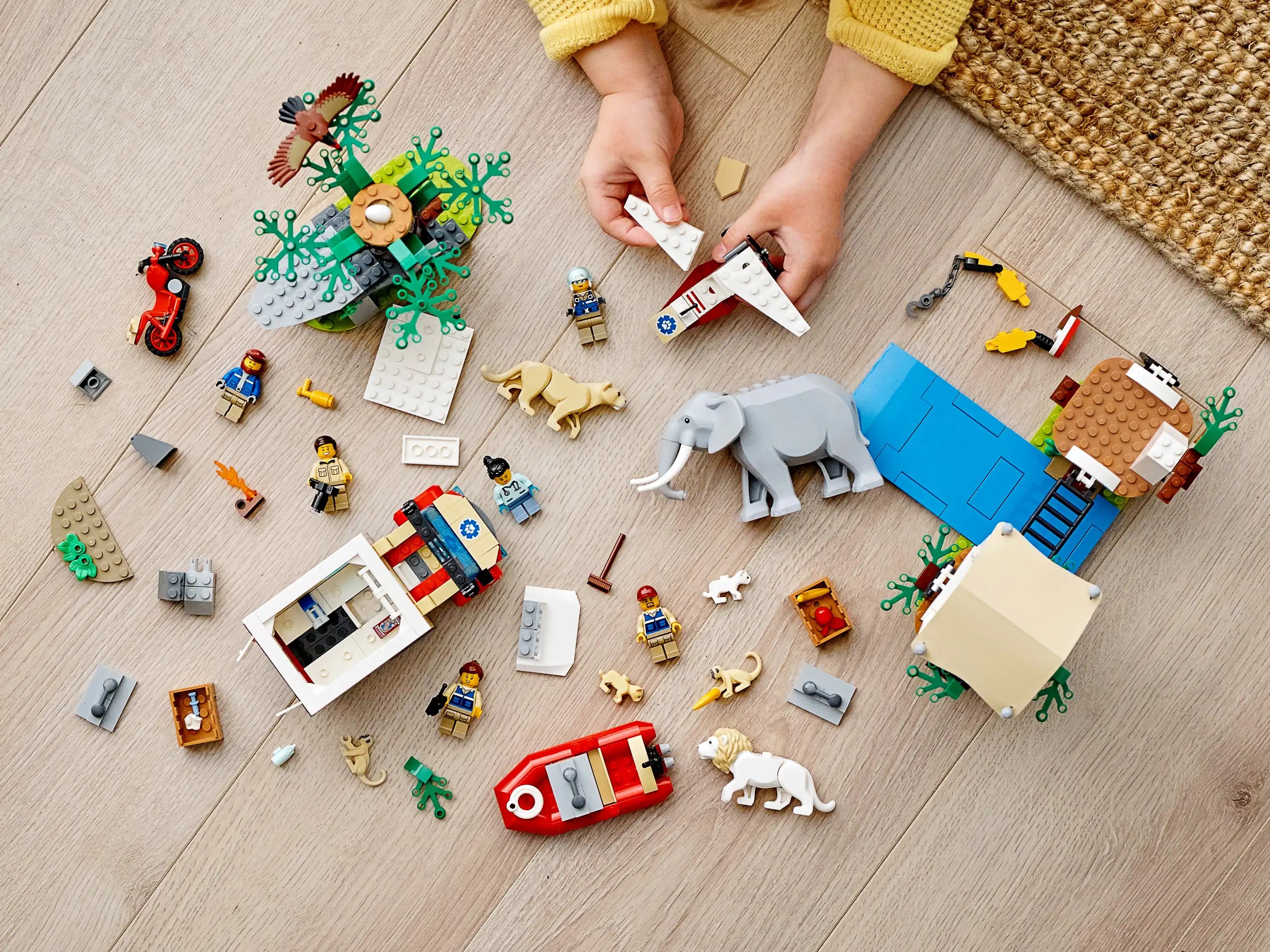Zdjecie zestawu LEGO 60307 City Obóz ratowników dzikich zwierząt 1