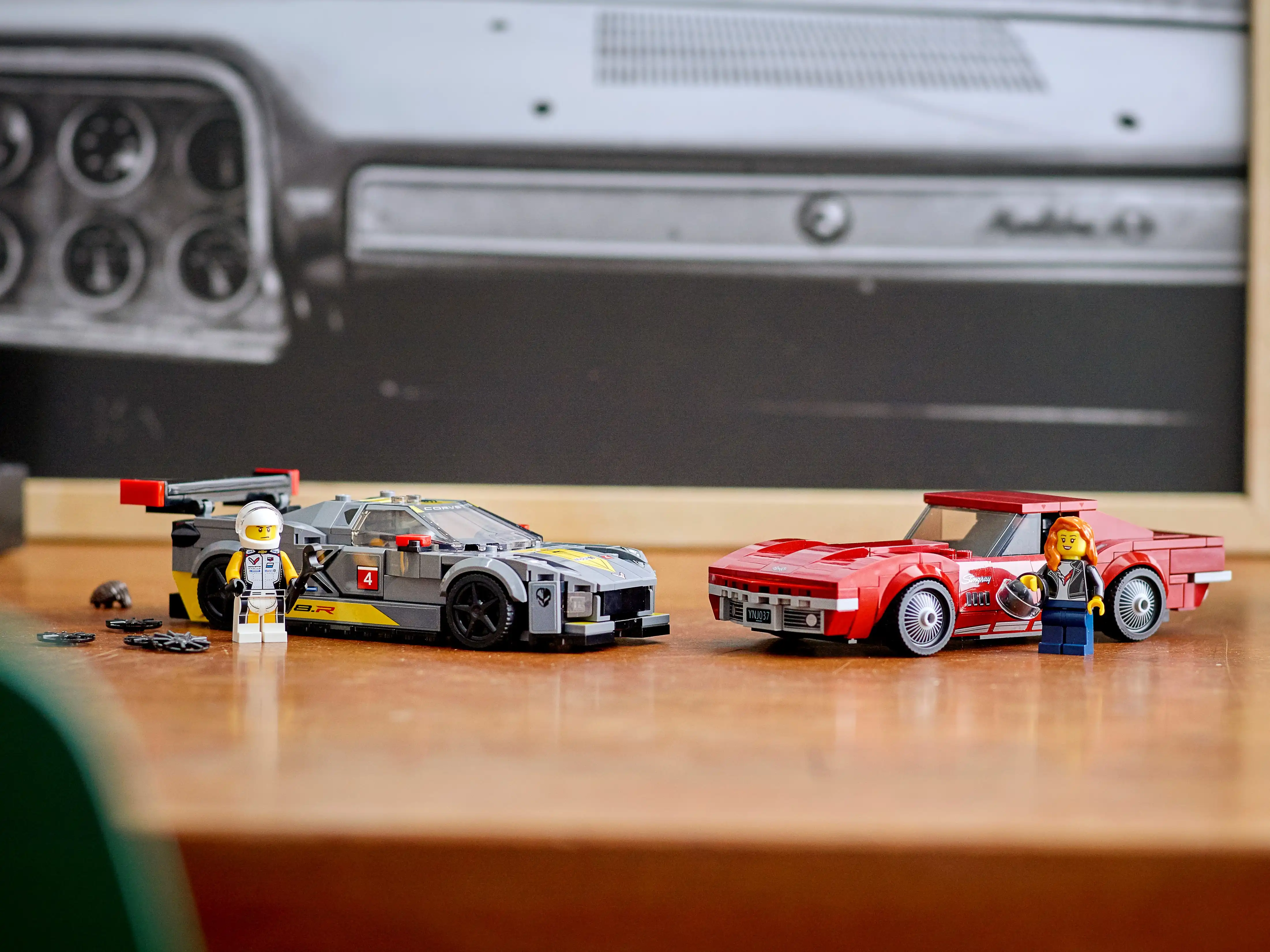 Zdjecie zestawu LEGO 76903 Speed Champions Samochód wyścigowy Chevrolet Corvette C8.R i 1968 Chevrolet Corvette 2